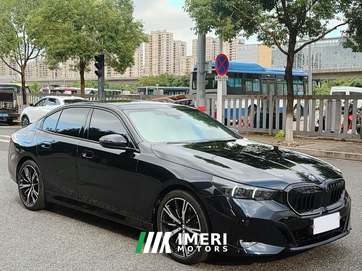 BMW 5 530i Deluxe Version M - автомобиль из Китая