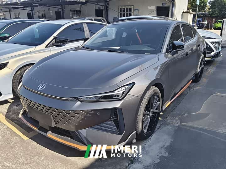 Changan UNI-V 1.5T Premium Version - автомобиль из Китая