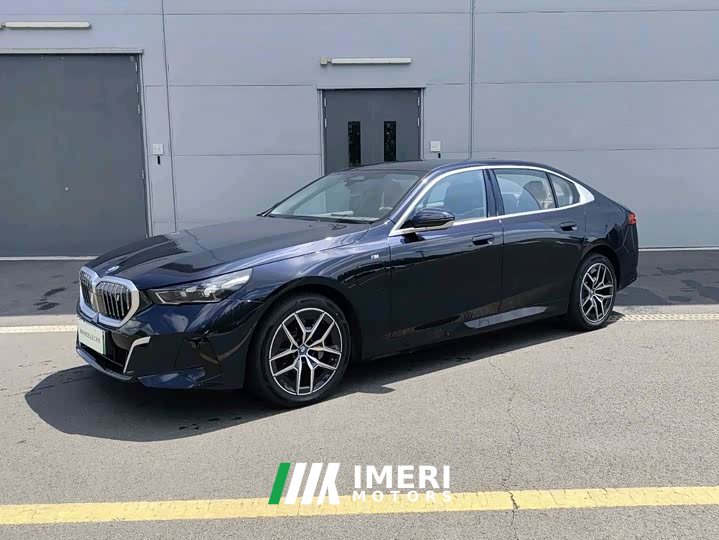 BMW i5 eDrive 35L M - автомобиль из Китая