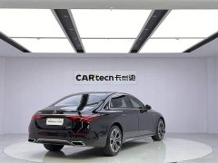 Mercedes-Benz E-Class E 300 L Fashionable and Sporty - фото 5
