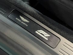 Aston Martin V8 Vantage 4.0T V8 F1 Edition Roadster - фото 17