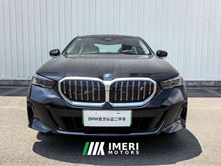 BMW i5 eDrive 35L M - автомобиль из Китая