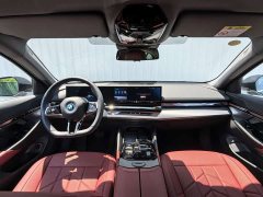 BMW i5 eDrive 35L M - фото 11