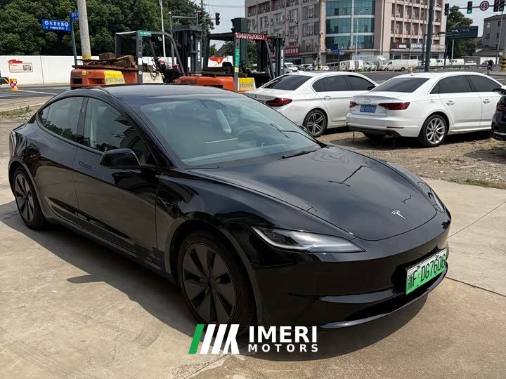Tesla Model 3 rear-wheel drive version - автомобиль из Китая