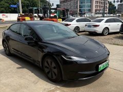 Tesla Model 3 rear-wheel drive version - фото 1