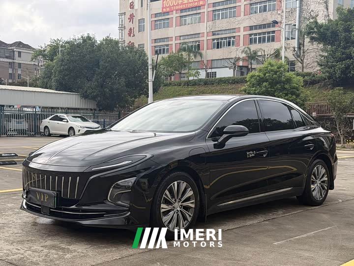 Hongqi E-QM5 560km PLUS - автомобиль из Китая