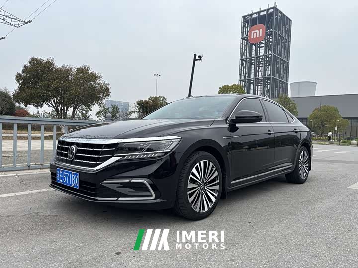 Volkswagen Passat 330TSI Deluxe Edition - автомобиль из Китая