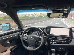 Lexus ES 300h Edition - фото 3
