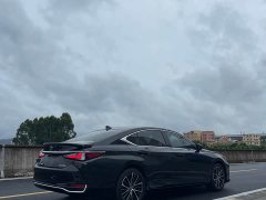 Lexus ES 300h Edition - фото 7
