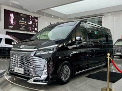 Toyota Hiace 3.5L Automatic - фото 1
