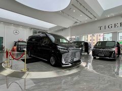Toyota Hiace 3.5L Automatic - фото 3