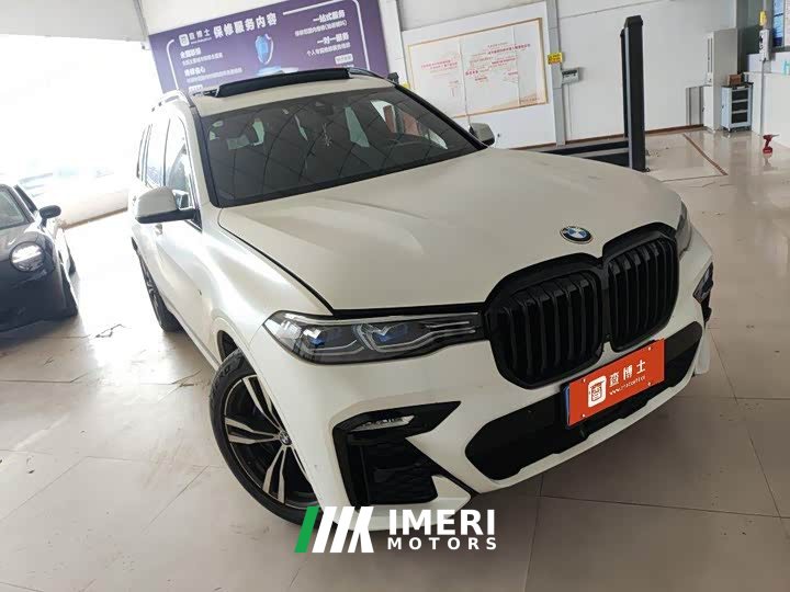 BMW X7 xDrive40i Deluxe VersionM - автомобиль из Китая