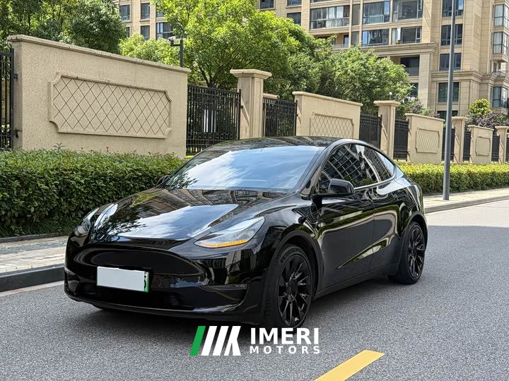 Tesla Model Y Standard Range Edition