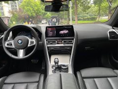 BMW 8 840i M - фото 12