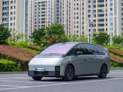 Li Auto MEGA Home Edition - фото 1
