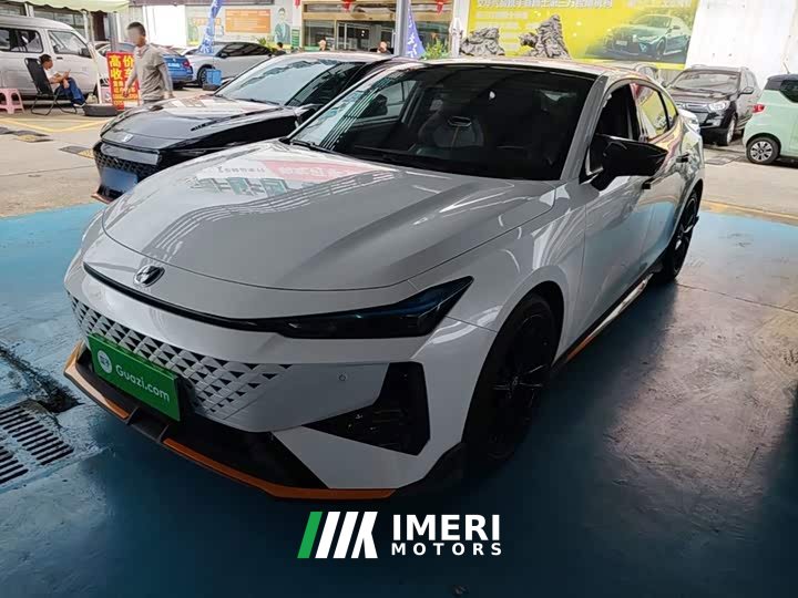 Changan UNI-V 1.5T Premium Version - автомобиль из Китая