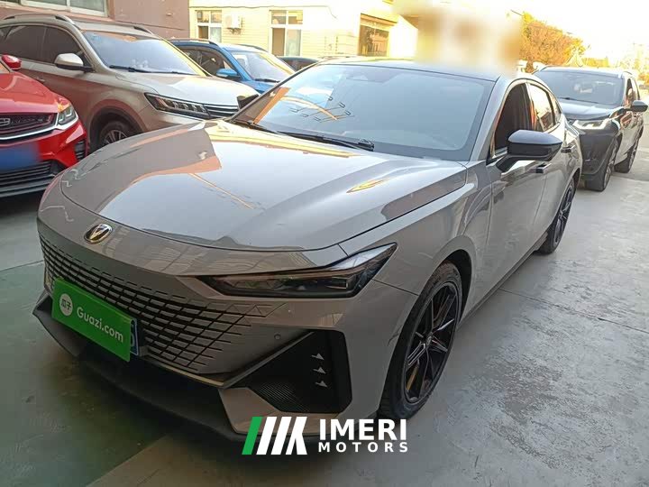 Changan UNI-V 1.5T Premium Version - автомобиль из Китая
