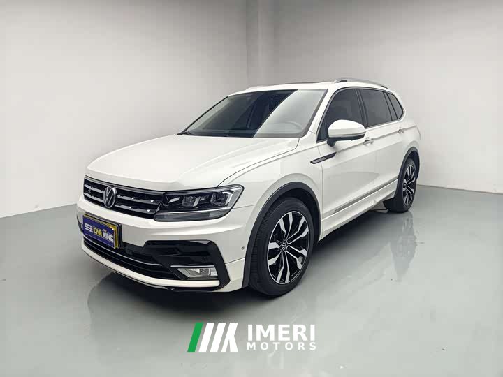 Volkswagen L 330TSI 2WDR-Line Edition