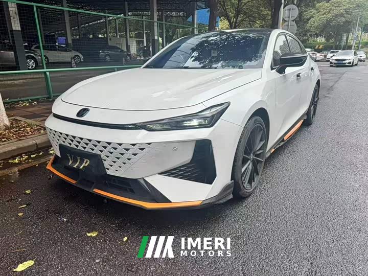Changan UNI-V 1.5T Premium Version - автомобиль из Китая