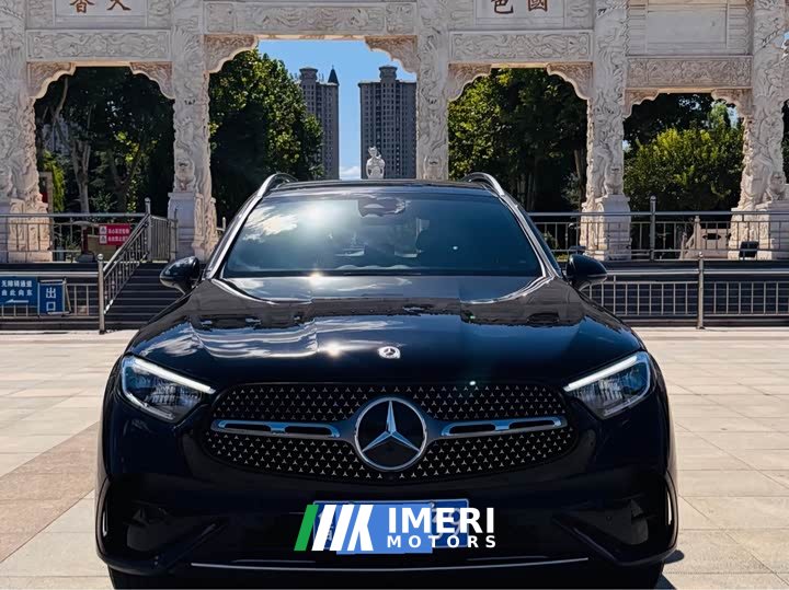 Mercedes-Benz GLC 300 L 4MATIC Version 5