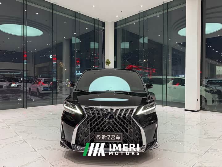 Lexus LM 300h Edition