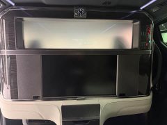 Lexus LM 300h Edition - фото 10