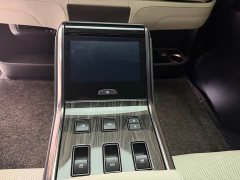 Lexus LM 300h Edition - фото 11