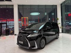 Lexus LM 300h Edition - фото 2