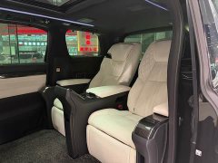 Lexus LM 300h Edition - фото 9