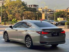 Lexus ES 300h Edition - фото 7
