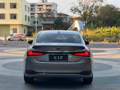 Lexus ES 300h Edition - фото 8