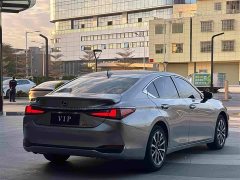 Lexus ES 300h Edition - фото 9