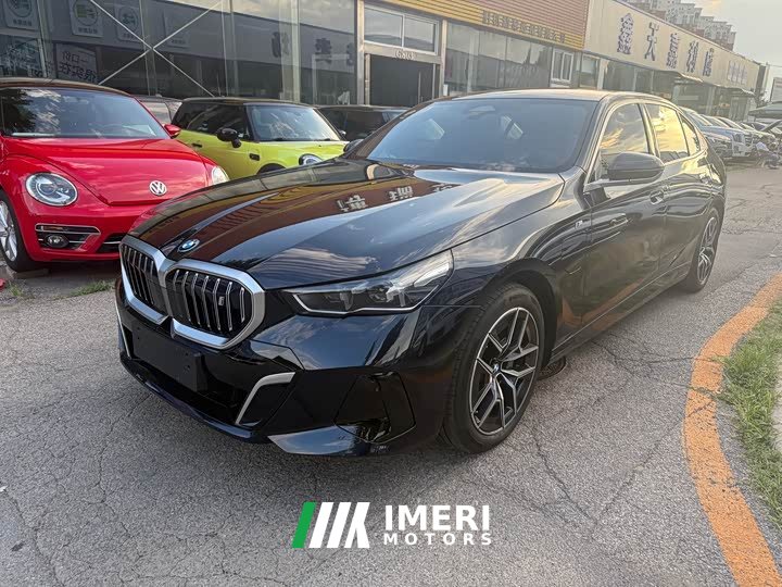 BMW i5 eDrive 35L M - автомобиль из Китая