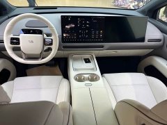 Li Auto i6 AWD Edition - фото 18