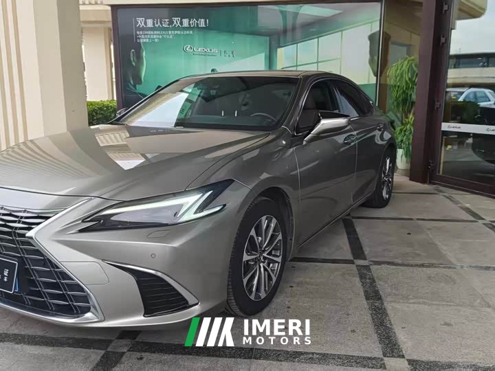 Lexus ES 300h Edition - автомобиль из Китая