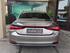 Lexus ES 300h Edition - фото 3
