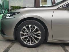 Lexus ES 300h Edition - фото 4