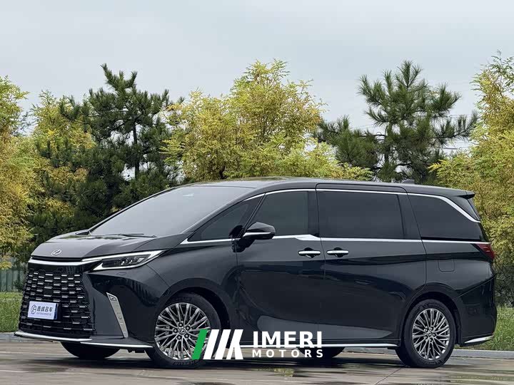 Lexus LM 500h Edition