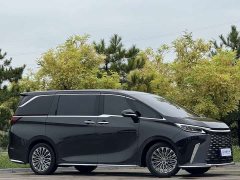 Lexus LM 500h Edition - фото 2