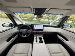 Lexus LM 500h Edition - фото 8