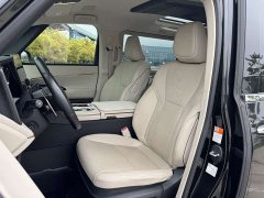 Lexus LM 500h Edition - фото 9