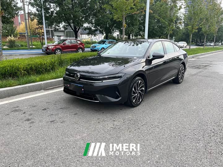 Volkswagen L 300TSI DSG Luxury Version - автомобиль из Китая