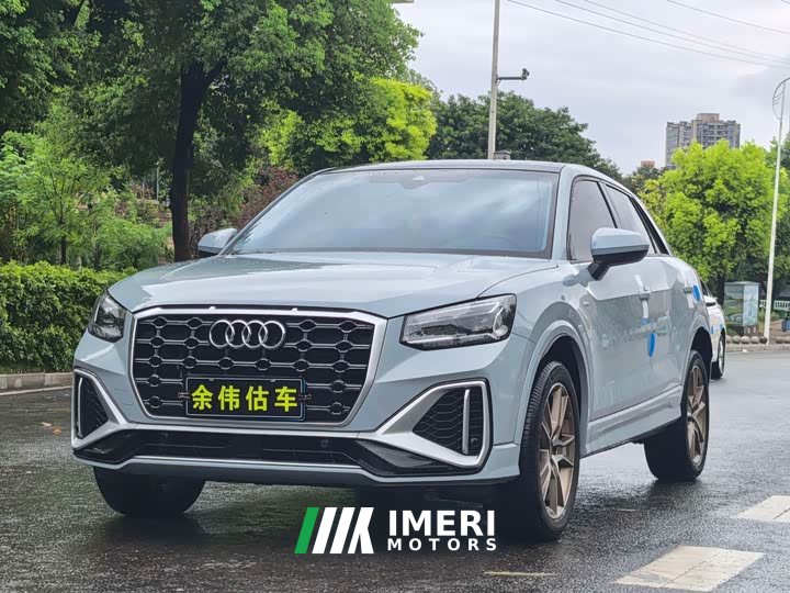 Audi Q2L 35TFSI Fashion Version - автомобиль из Китая