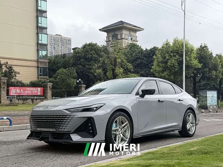 Changan UNI-V 1.5T Version - автомобиль из Китая