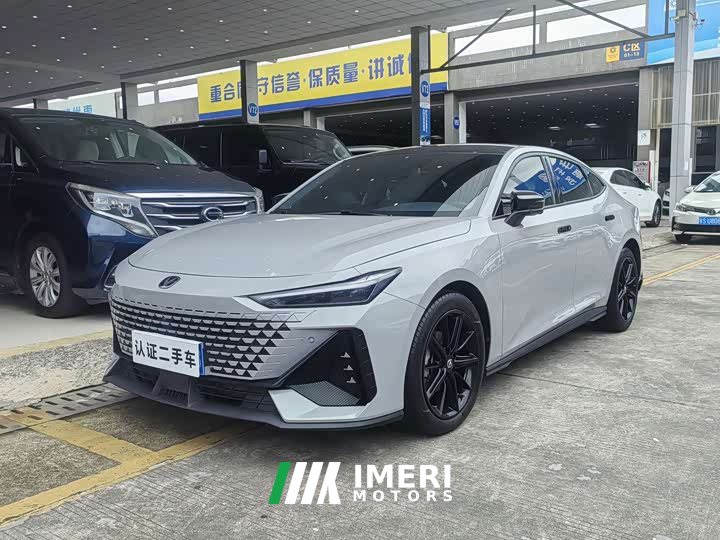 Changan UNI-V 1.5T Premium Version - автомобиль из Китая