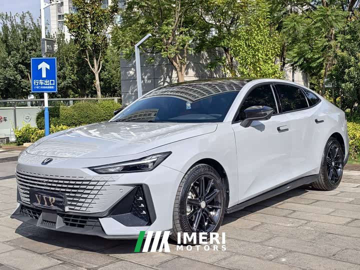 Changan UNI-V 1.5T Premium Version - автомобиль из Китая