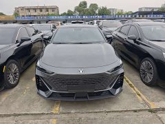 Changan UNI-V 1.5T Premium Version - фото 2