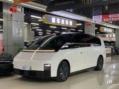 Li Auto MEGA Ultra - фото 1