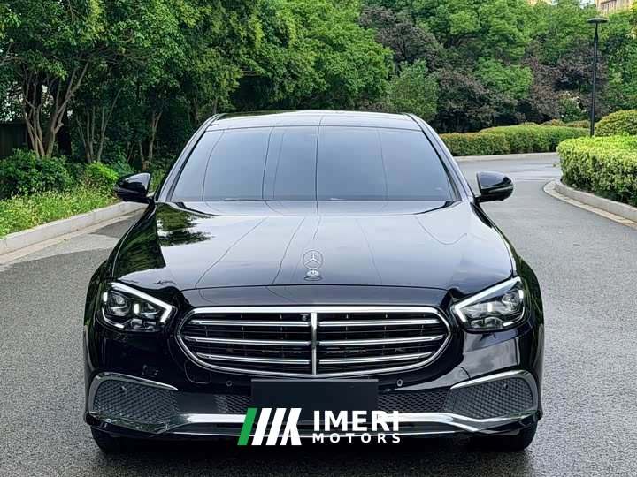 Mercedes-Benz E 300 L Luxury Version