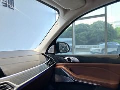 BMW X7 xDrive M50i - фото 13